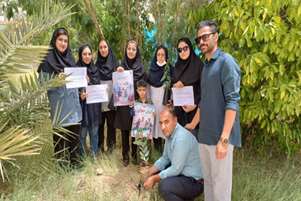 کاشت نهال در مراکزخدمات جامع سلامت زرین دشت به یاد شهدای دانش آموز مدرسه میناب